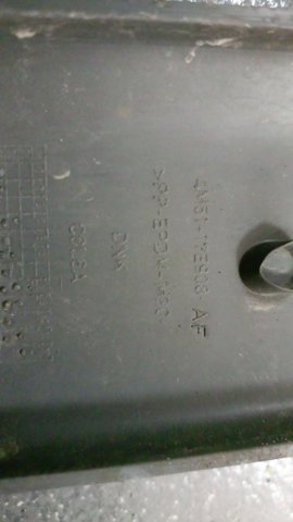 Молдинг решітки переднього бампера, правий — фото 2