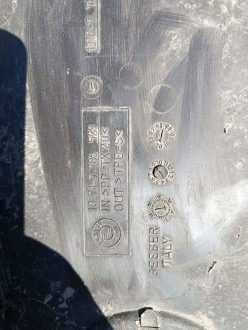 Кришка двигуна декоративна