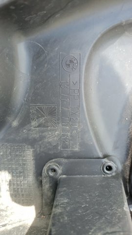 Кришка двигуна декоративна