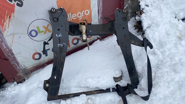 Балка передней подвески (подрамник)