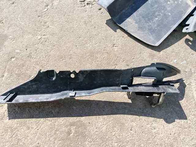 Накладка переднього лівого крила