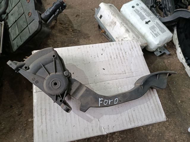 Педаль газу (акселератора)