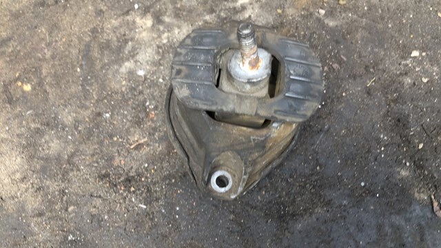 Подушка двигуна