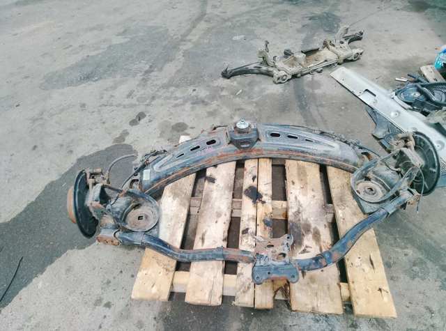 Балка задньої підвіски, підрамник — фото 3