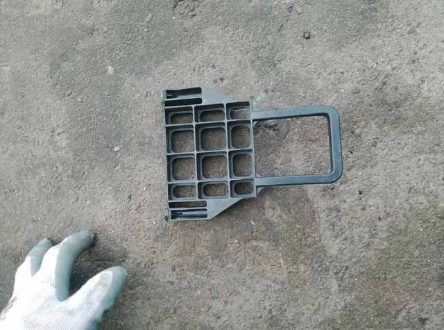 Кріплення акумуляторної батареї — фото 3