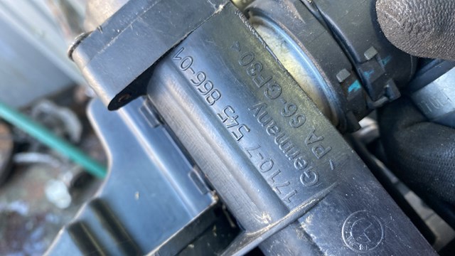 кронштейн крепление радиатора bmw 5