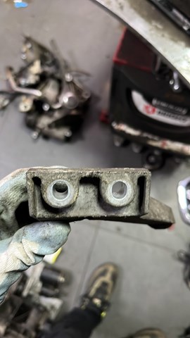 Кронштейн двигателя