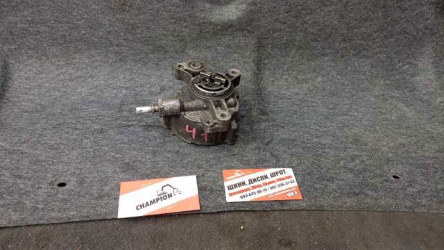 Насос вакуумний