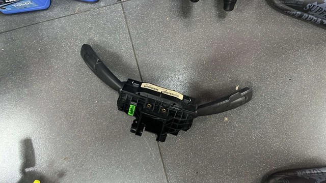 Підкермовий перемикач правий volv — фото 2