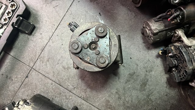 Компрессор кондиционера — фото 2