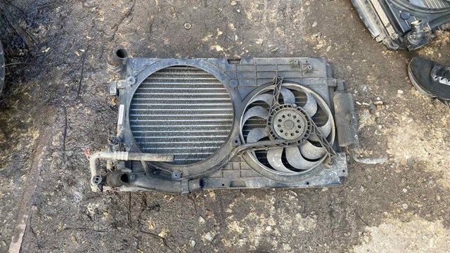 Радиатор охлаждения двигателя — фото 2