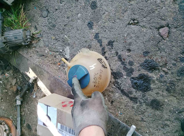 Бачок системи охолодження, розширювальний — фото 4