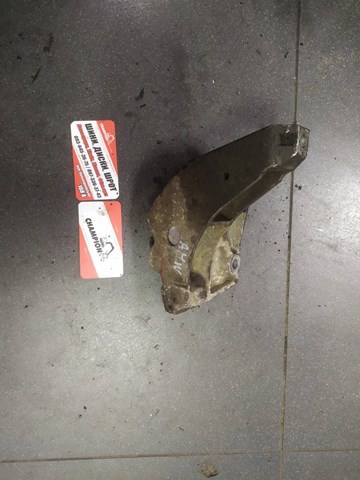 Кронштейн подушки КПП левый — фото 3