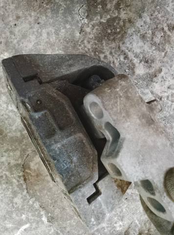 Подушка (опора) двигуна, права — фото 4