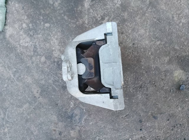 Подушка (опора) двигуна, права — фото 3