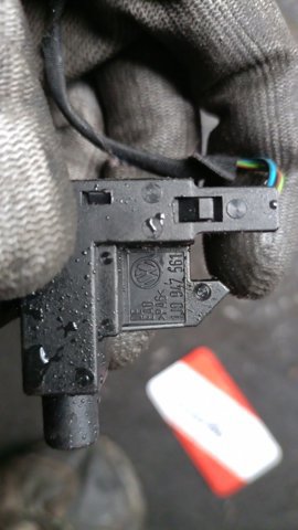 Вимикач контролю положення ручного гальма — фото 2