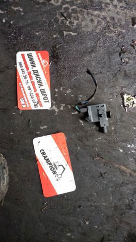 Вимикач контролю положення ручного гальма — фото 3