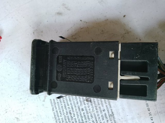 Кнопка ввімкнення аварійного сигналу — фото 3