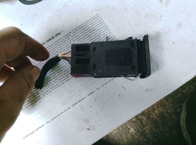 Кнопка вмикання обігріву заднього скла — фото 4