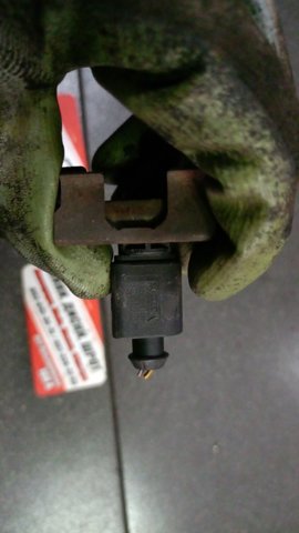 Роз'єм (фішка) датчика зносу гальмівних колодок — фото 2