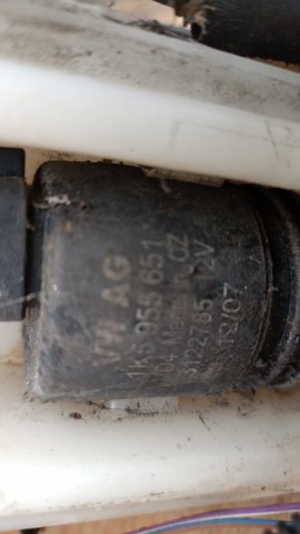 Насос-двигун омивача скла, переднього — фото 9