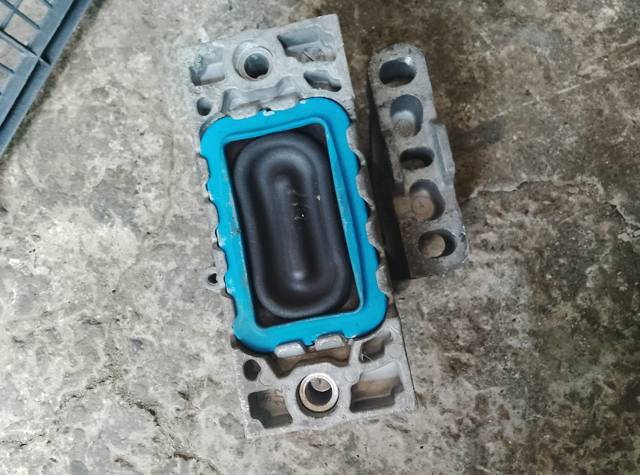 Подушка (опора) двигуна, права — фото 3