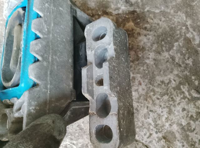 Подушка (опора) двигуна, права — фото 11