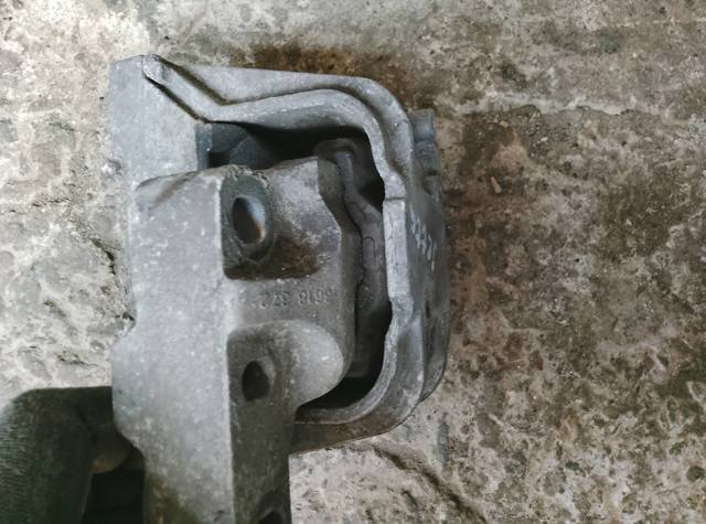 Подушка (опора) двигуна, права — фото 10