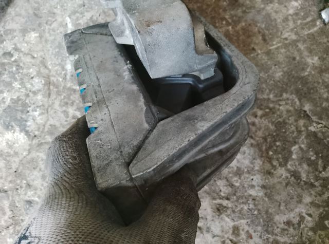 Подушка (опора) двигуна, права — фото 4