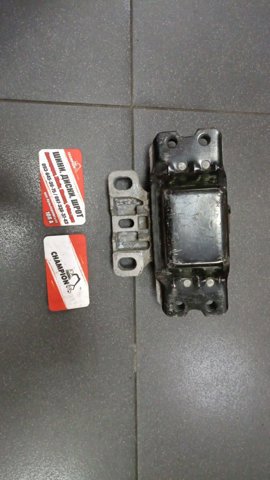 Подушка (опора) двигуна, ліва — фото 4