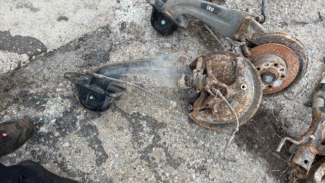 Цапфа (поворотный кулак) задний левый — фото 2