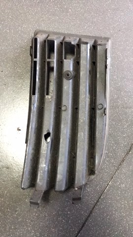 Заглушка (решетка) противотуманных фар бампера переднего правая — фото 3