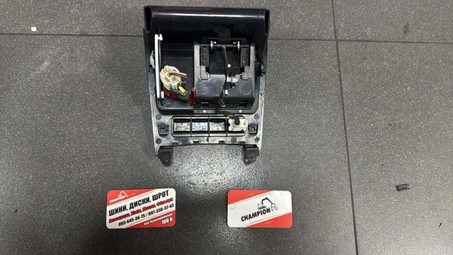 Пепельница центральной консоли — фото 2