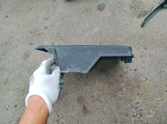 Кришка акумулятора (АКБ) — фото 3