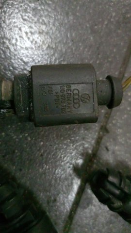 Роз'єм (фішка) датчика зносу гальмівних колодок — фото 3