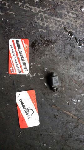 Роз'єм (фішка) датчика зносу гальмівних колодок — фото 8