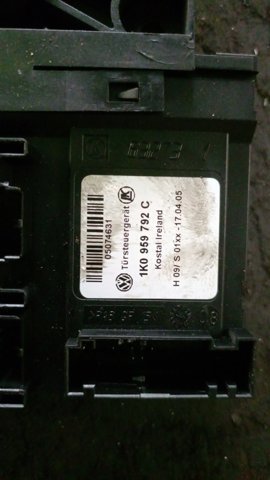 Двигун склопідіймача двері передньої, правої — фото 3