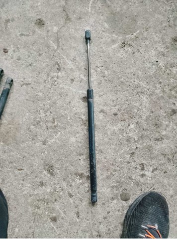 Амортизатор кришки багажника/ двері 3/5-ї задньої — фото 2