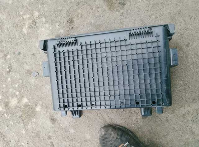 Бардачок під сидіння — фото 3