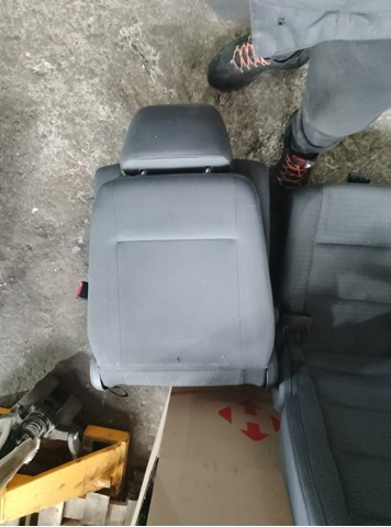 Крісло заднє номер 3 Volkswagen Touran I — фото 2