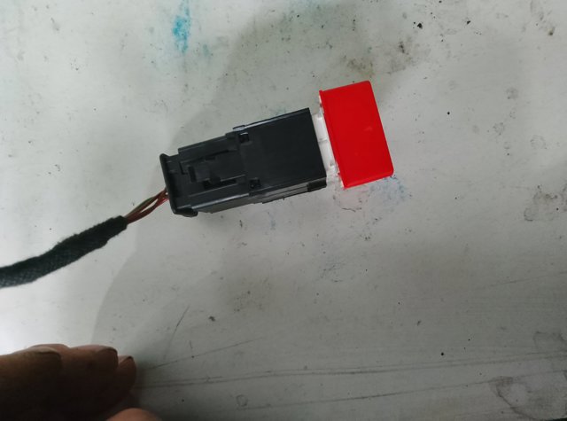 Кнопка ввімкнення аварійного сигналу — фото 3