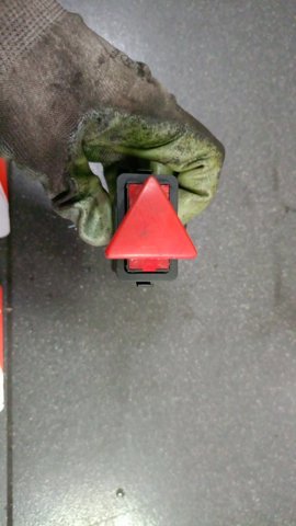 Кнопка ввімкнення аварійного сигналу — фото 4