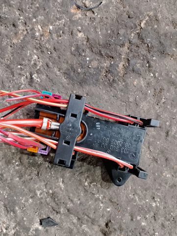 Блок запобіжників задній, салонний — фото 3