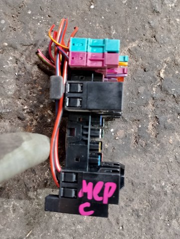 Блок запобіжників задній, салонний — фото 4