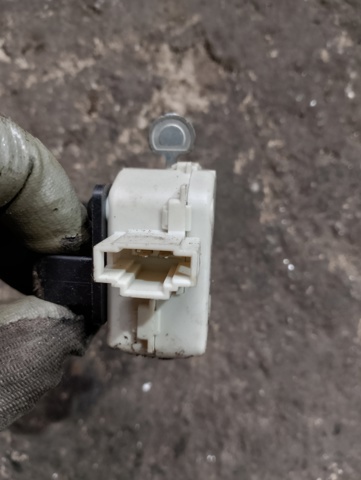 Замок відкривання лючка бензобаку — фото 6