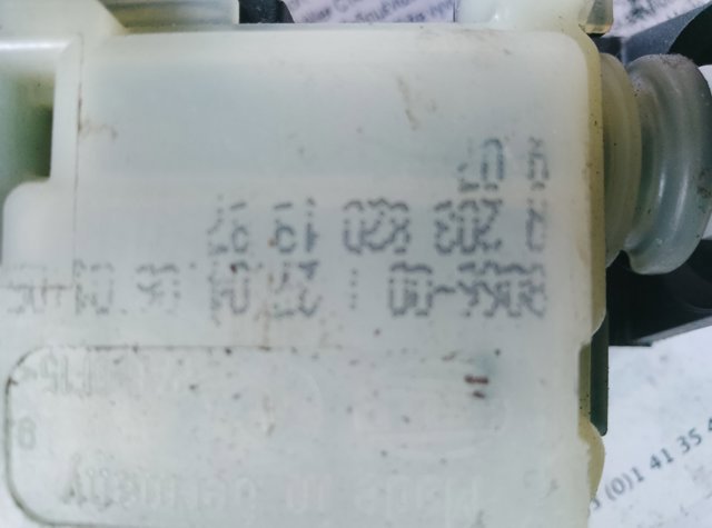 Замок відкривання лючка бензобаку — фото 2