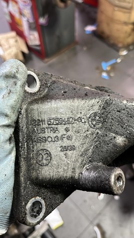 Кронштейн подушки (опоры) двигателя левой