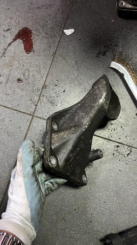 Кронштейн подушки (опоры) двигателя левой