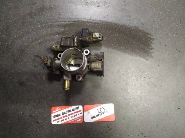 Дросільна заслінка в зборі