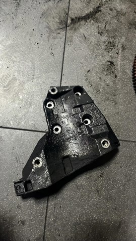 Кронштейн двигате